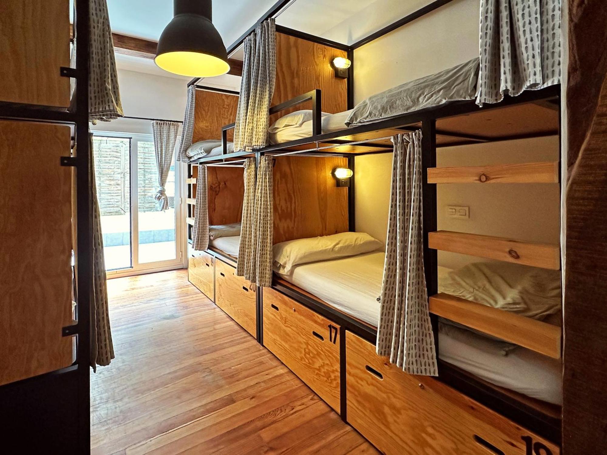 Hostel Surfing Etxea - Surf San Sebastián